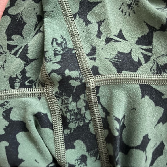 Lululemon Align Leggings Efflorescent Barracks Green Black Size 4 - Picture 7 of 7